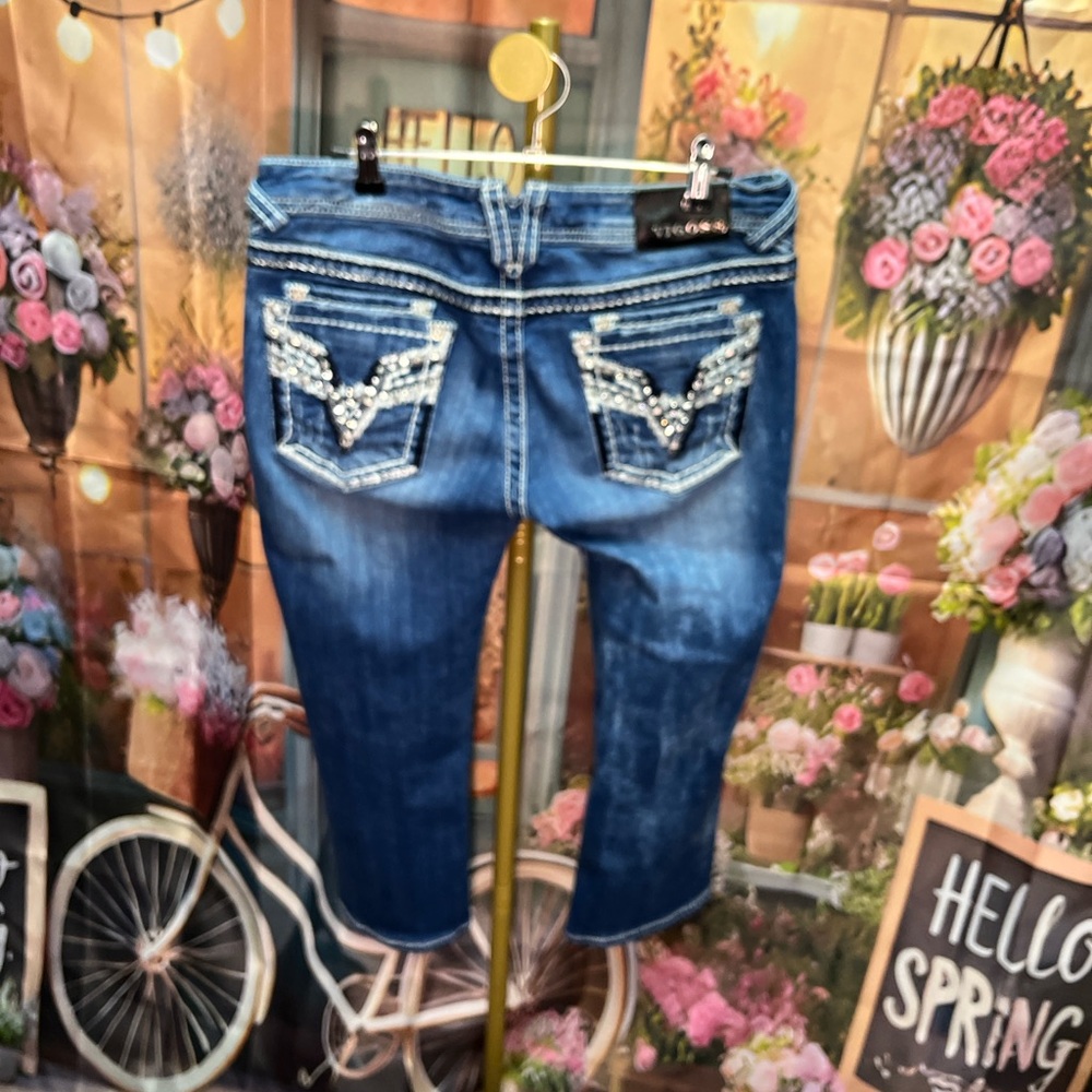 Vigoss Blue Cropped Jeans with Embellished Pockets
